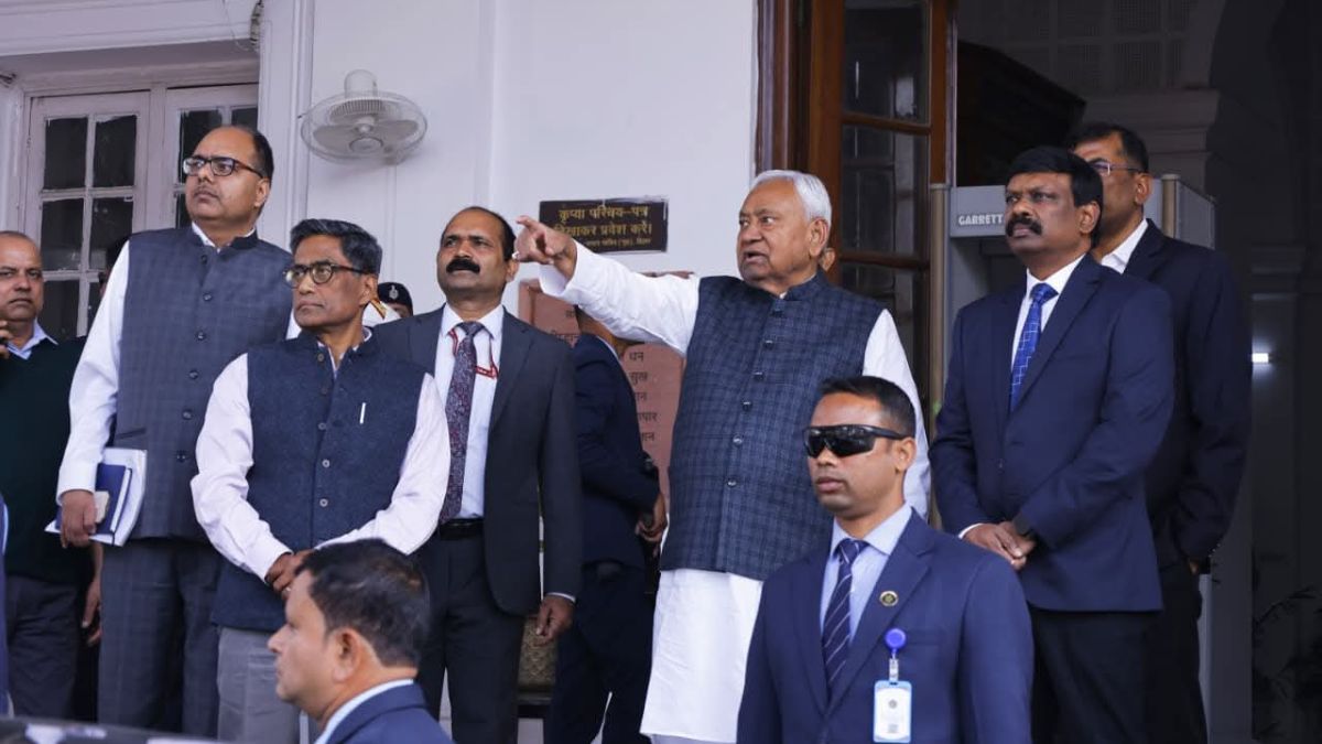 nitish kumar inspects secretariat focuses on visitor amenities