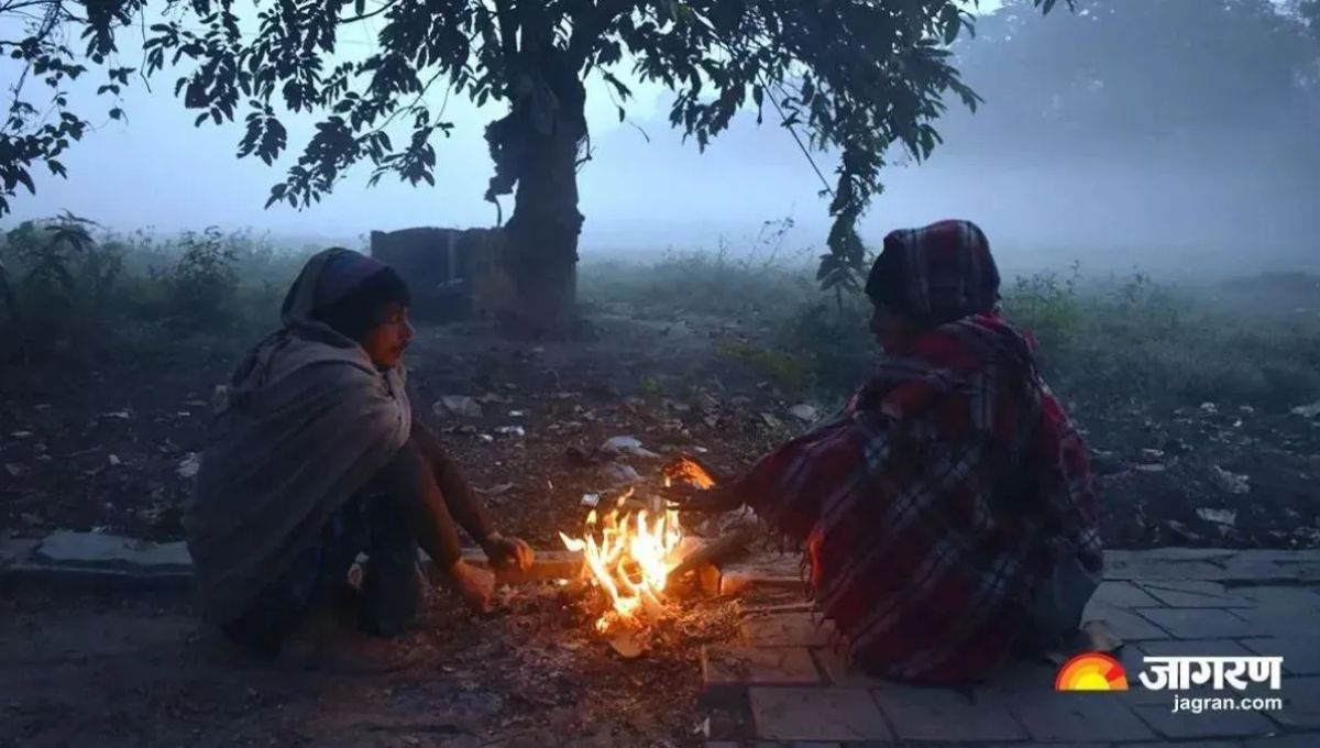 agra and gorakhpur up weather update temperature drops fog reported