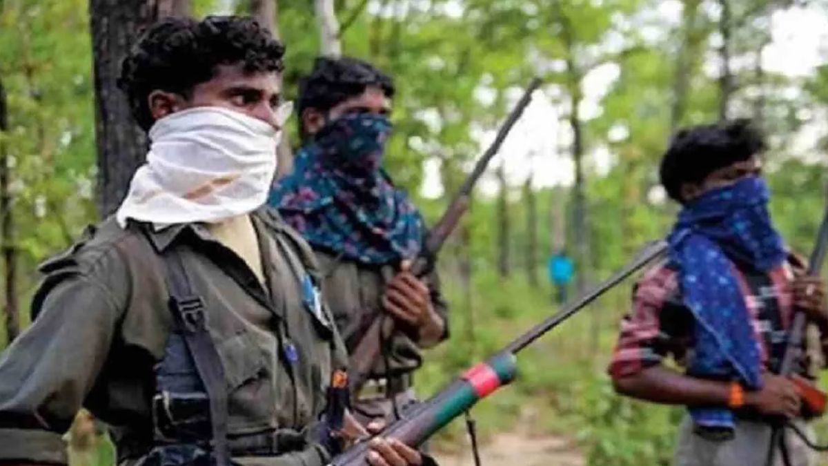 11 naxalites surrender in gondia maharashtra