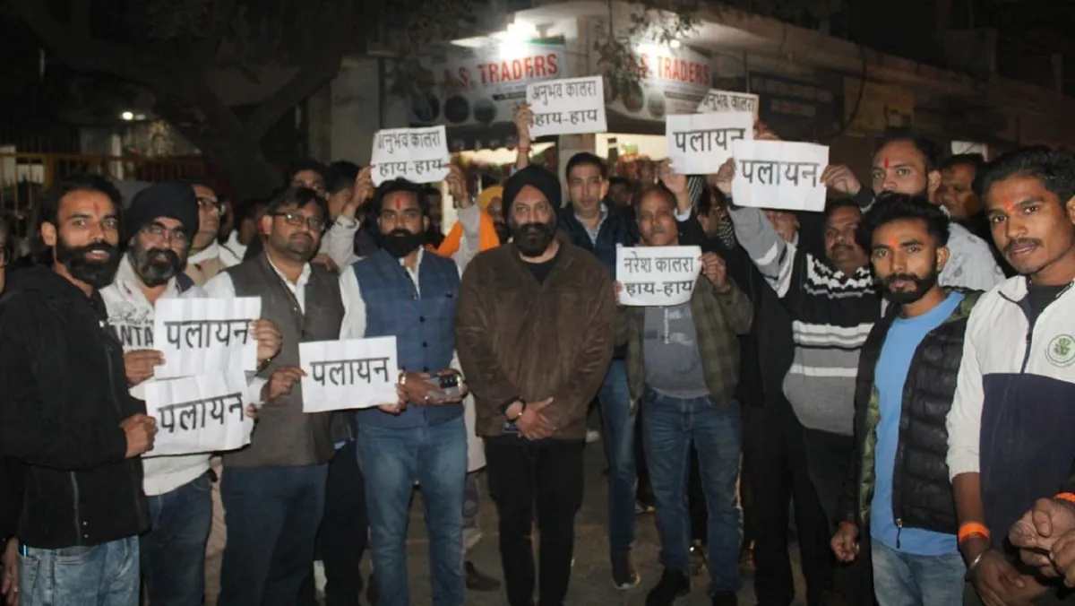 मकानों पर चस्पा हुए पलायन के पोस्टर, गलियों में गूंजे जय श्रीराम के नारे... यूं गहरा रहा विवाद