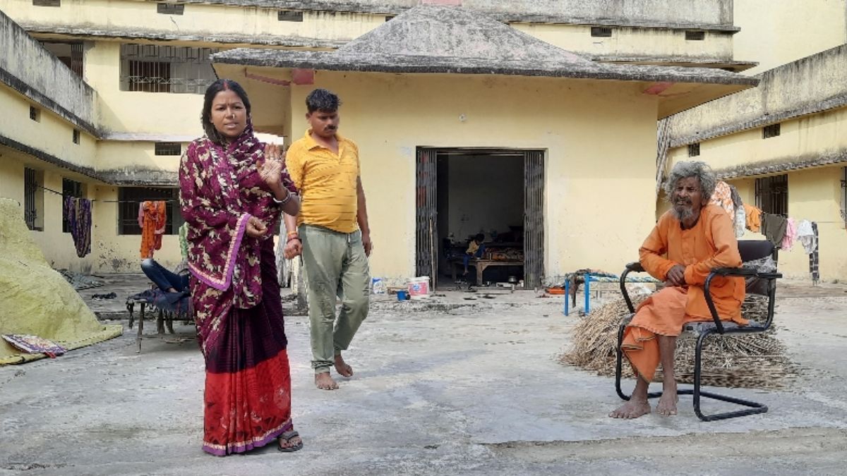 ara panchayat bhavan awaits government family resides in unused building