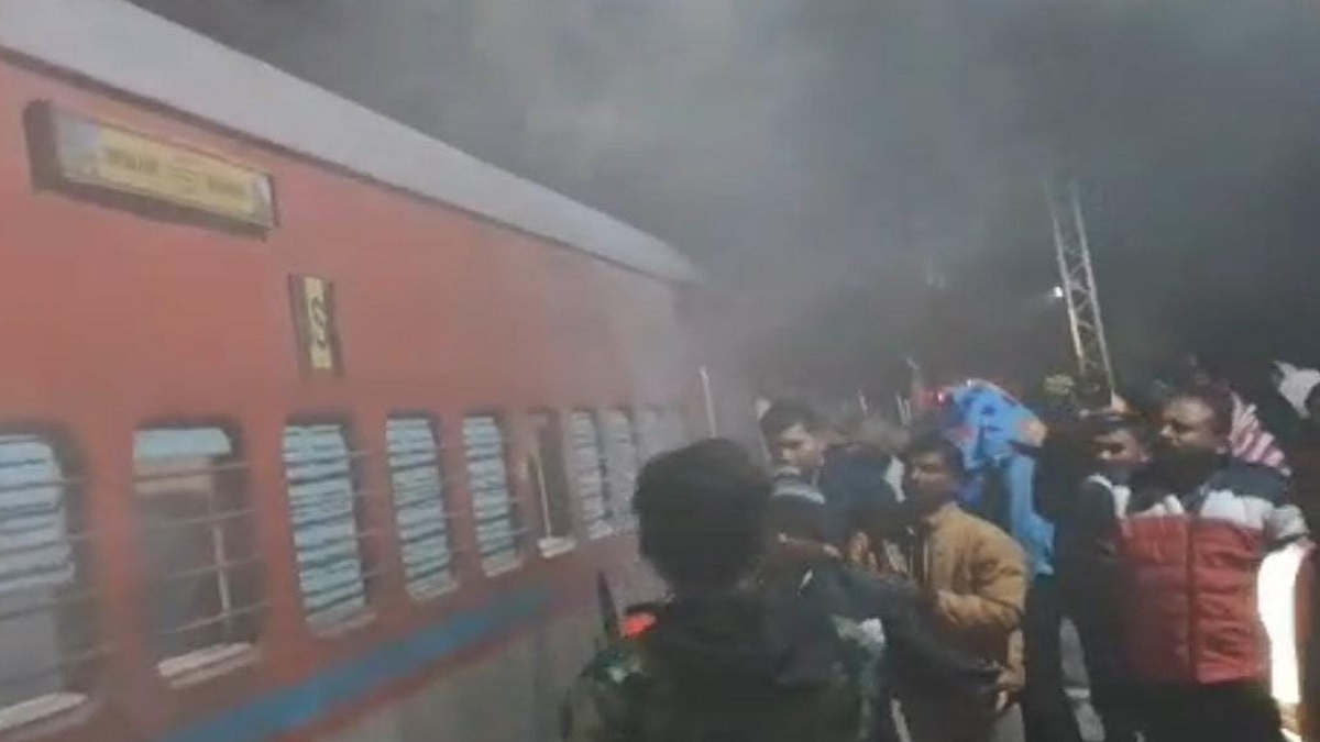 bundelkhand express panic as smoke rises from coach at shankargarh station of prayagraj
