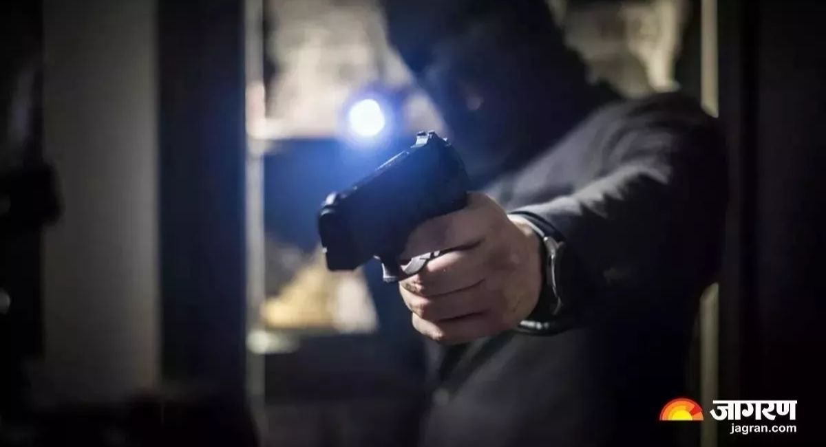 raebareli village headman confronts blo tears form brandishes weapon