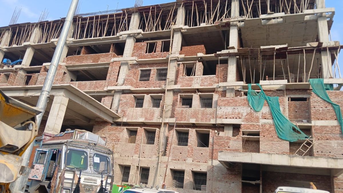 jehanabad model hospital 90 construction complete launch by dec 2026
