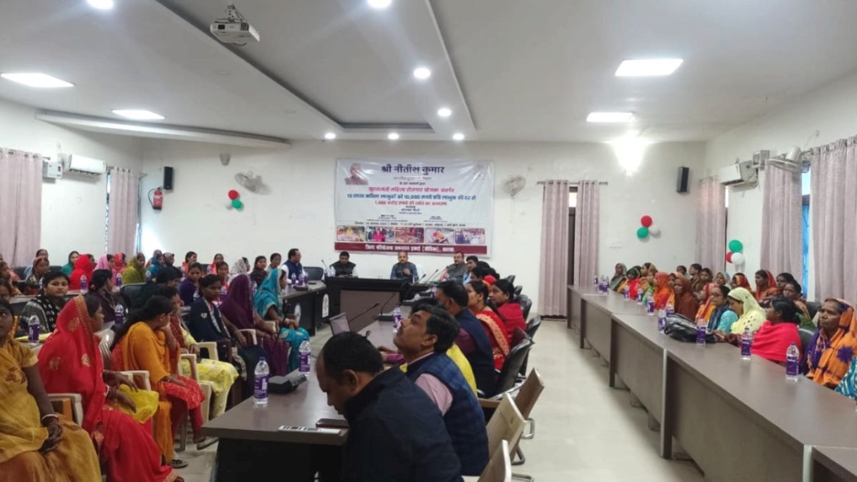 cm nitish transfers funds to women bihar empowerment scheme