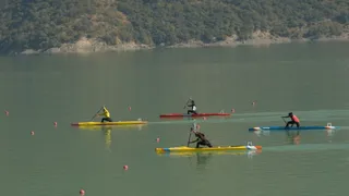 टिहरी झील में शनिवार को कयाकिंग एंड कैनोइंग रेस में प्रतिभाग करते खिलाड़ी। फोटो: साभार-टीएचडीसी