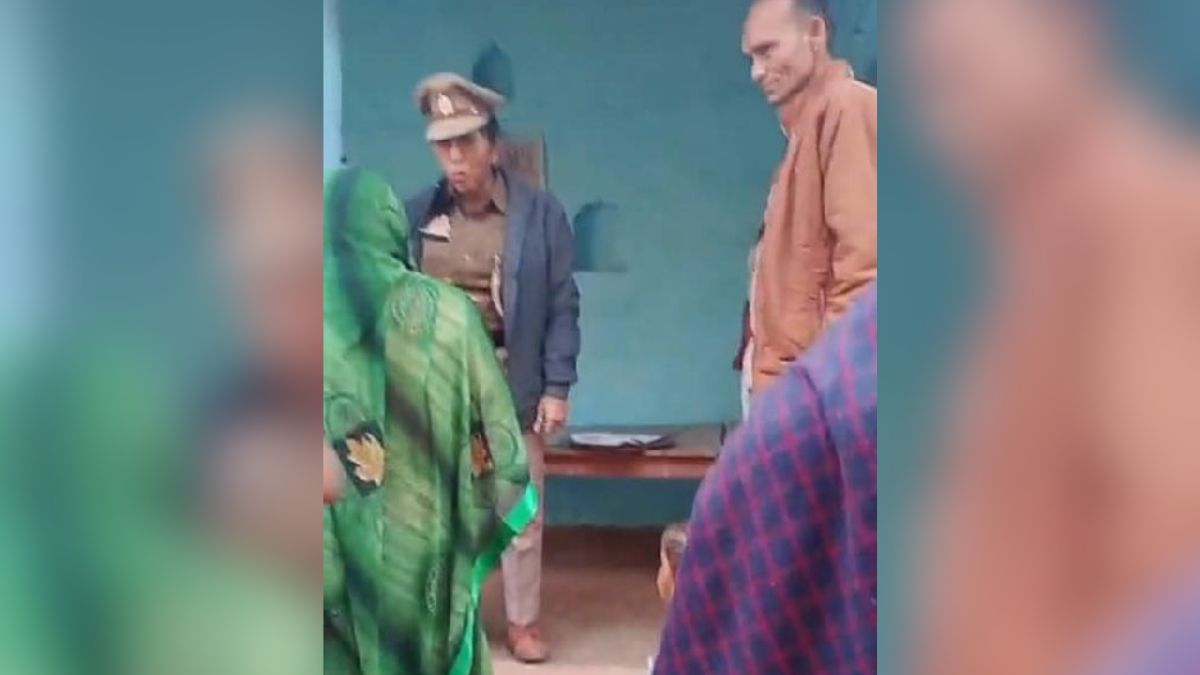 unnao female police officers video abusing elderly woman goes viral