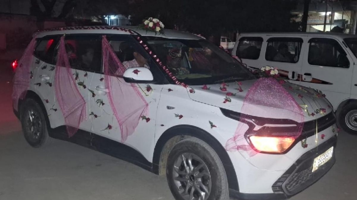 drunken youths created a ruckus jasrana police stopped the wedding procession at the etah border