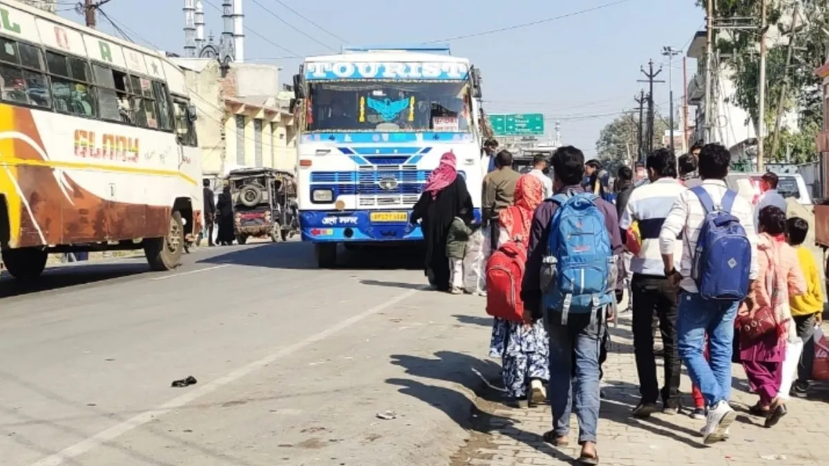 टांडा-मुरादाबाद इलेक्ट्रिक बस सेवा ठप, यात्री परेशान, मंडलायुक्त आंजनेय कुमार सिंह ने कराई थी शुरू