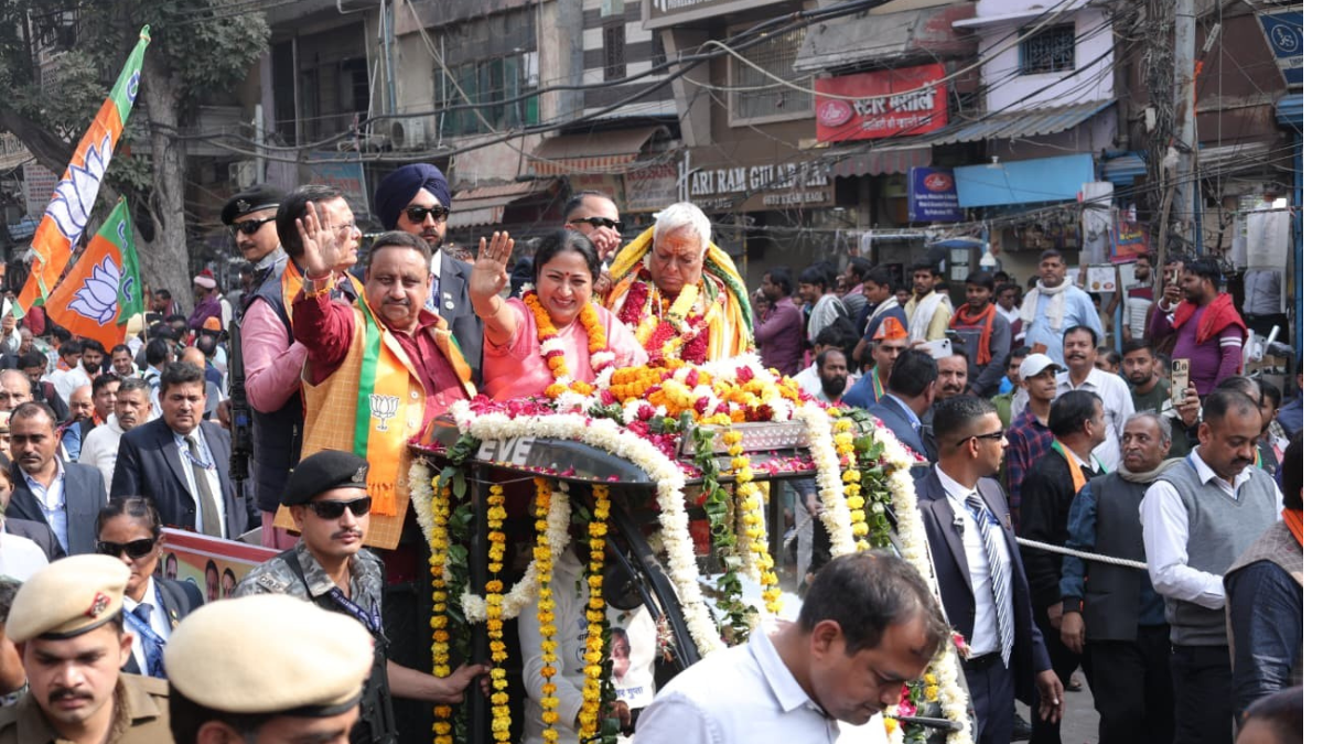 cm rekha guptas roadshow for bjp candidates delhi elections