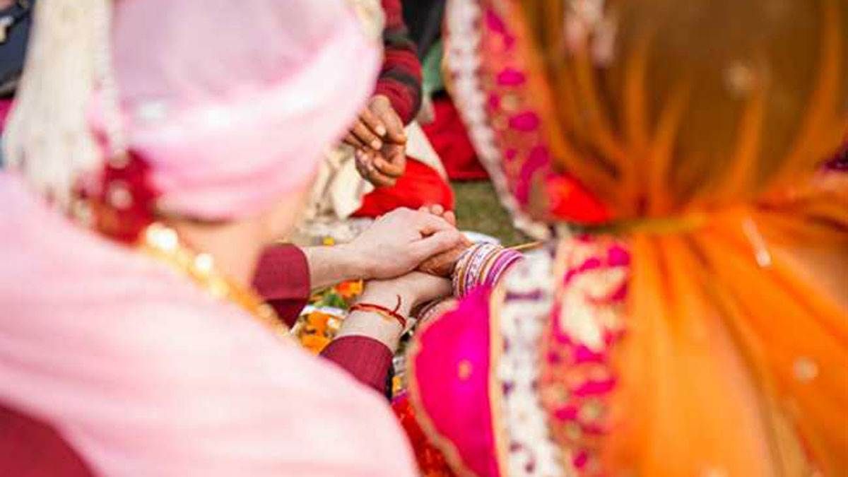 gonda road accidents groom among two dead six injured