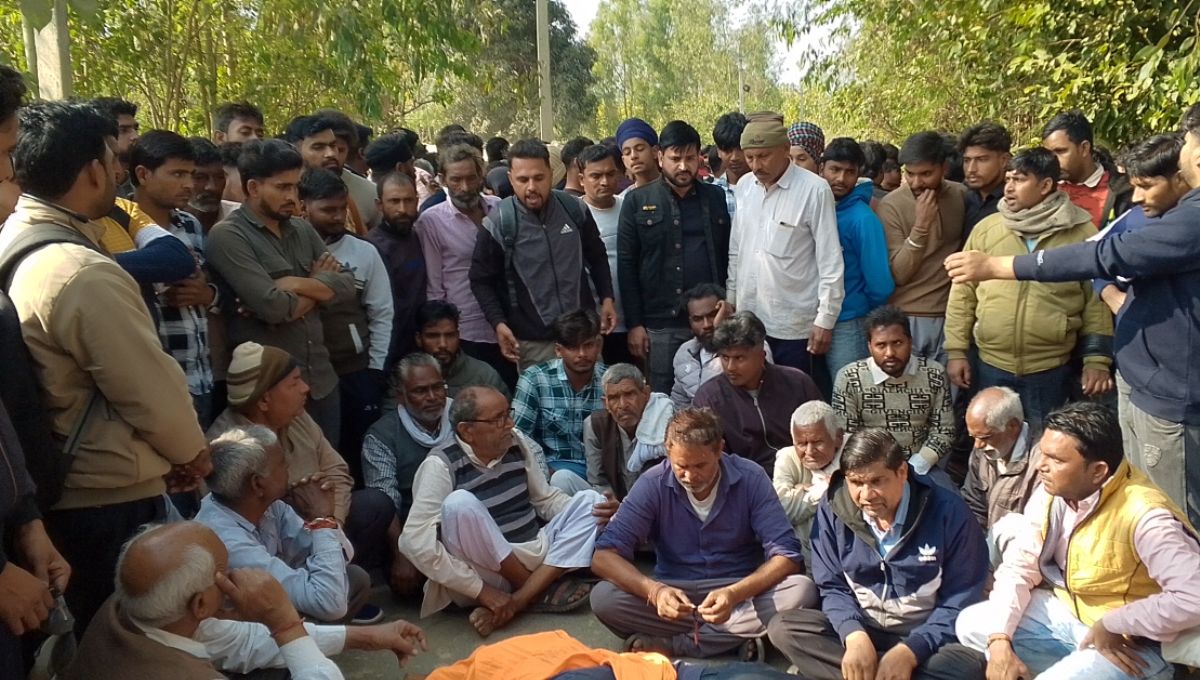 haridwar road accident tractor crushes bike two dead