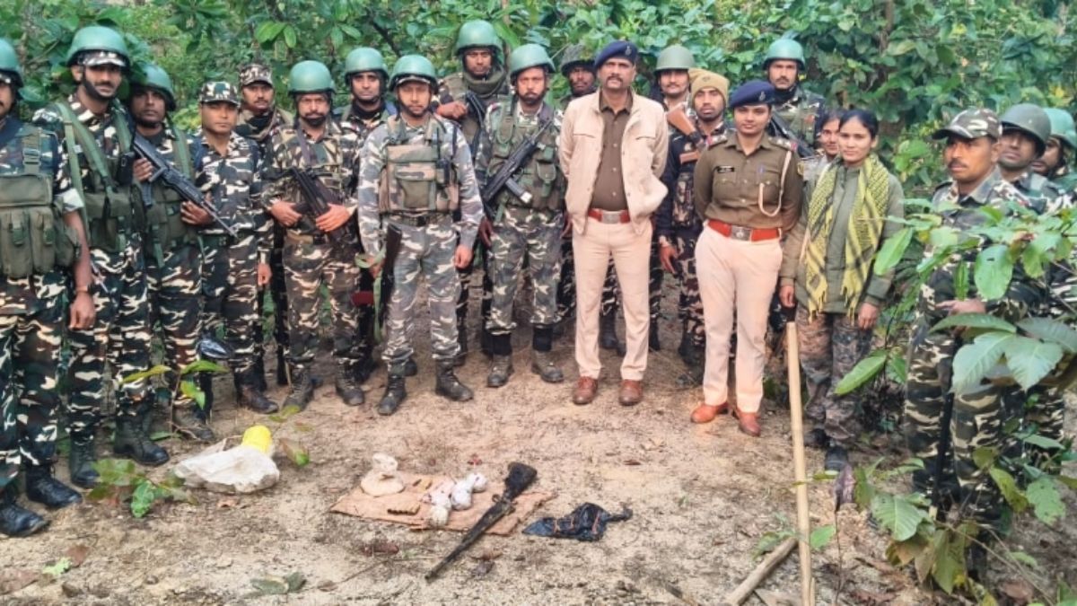 arms cache recovered belonging to maoists in jamui forest during sashastra seema bal probe