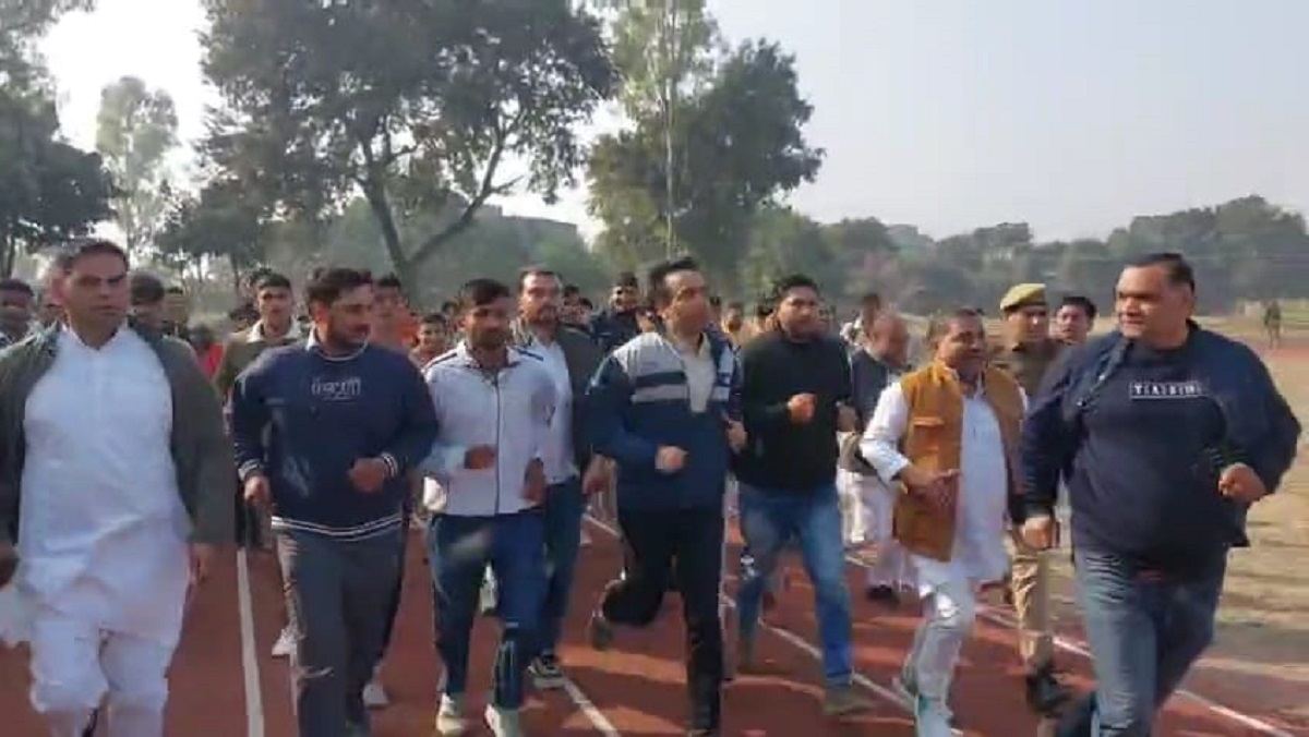 jayant chaudhary runs on synthetic track encourages youth in sports