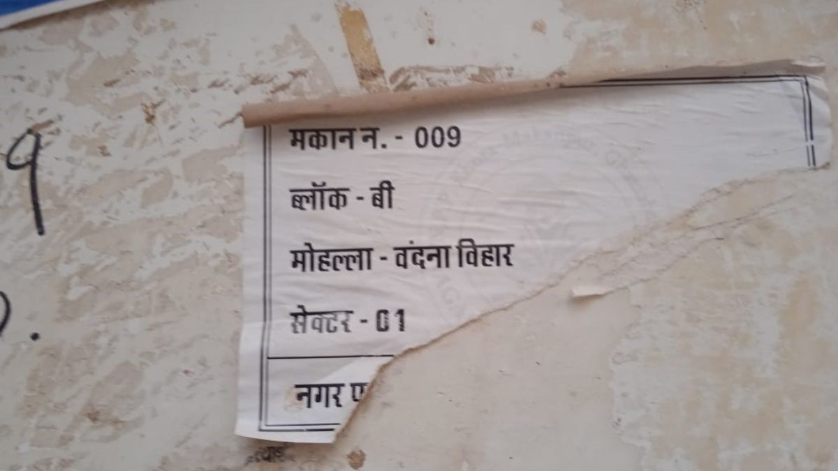 khoda residents demand metal number plates instead of stickers