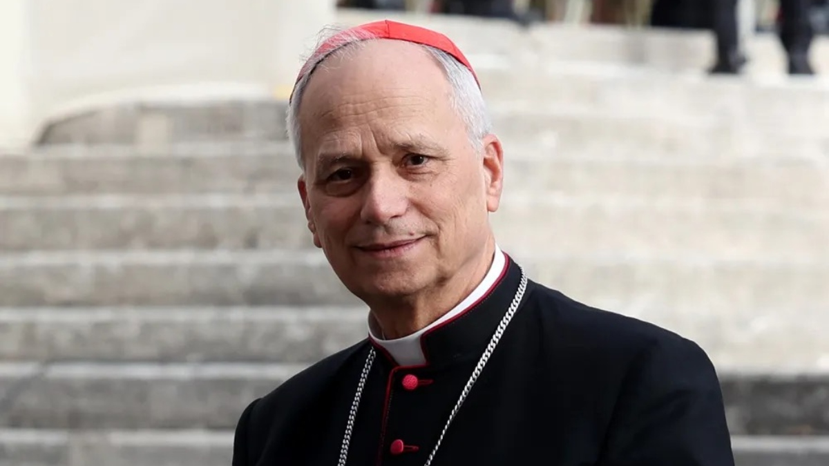 pope leo arrives at istanbul blue mosque bows down to show respect