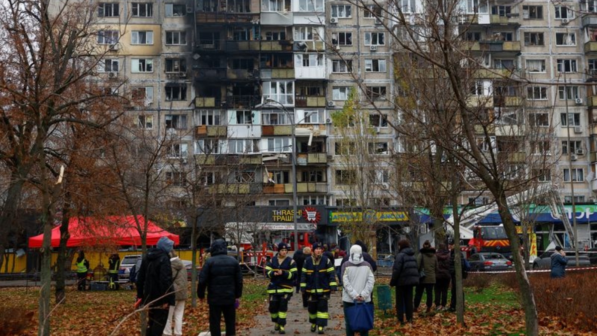 russia launches major attack in ukraine amid ceasefire efforts 3 killed in drone missile attack