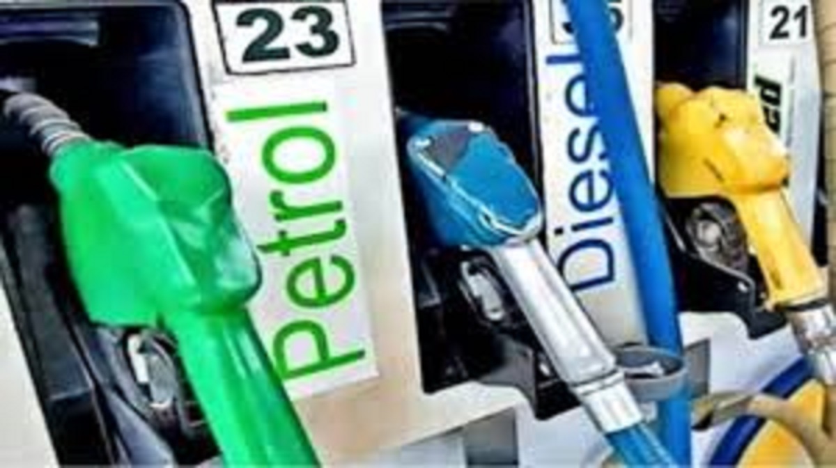 petrol pump robbery in panchkula lakhs stolen from locker