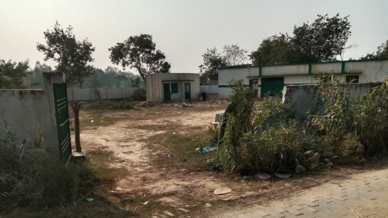 raebareli school construction delayed students study in panchayat bhavan