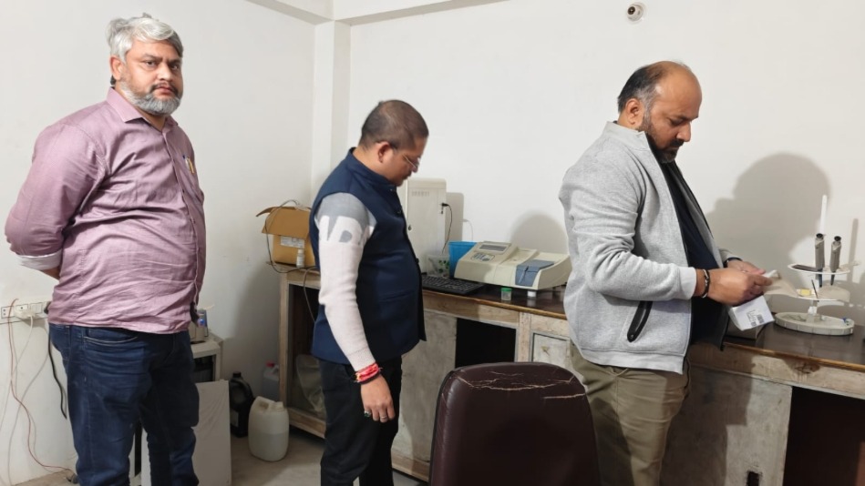 two unlicensed pathology labs sealed quack doctors warned