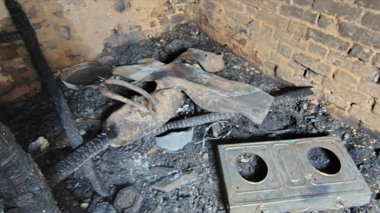 gas cylinder explosion in balrampur mother and son survive