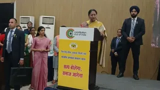 विहिप की ओर से आयोजित लव जिहाद के विरूद्ध एक कार्यक्रम को संबोधित करतीं दिल्ली की मुख्यमंत्री रेखा गुप्ता। जागरण