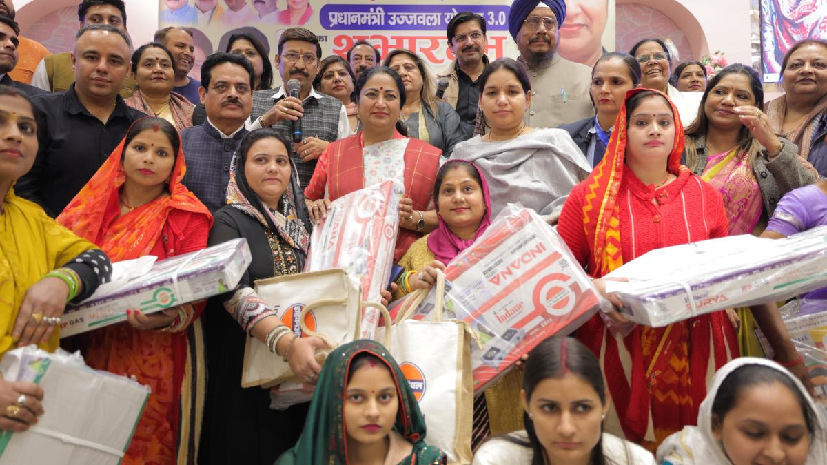 lpg distribution in wazirpur cm highlights pm ujjwala yojana impact