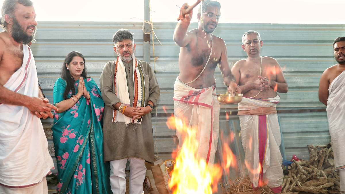 karnataka deputy cm dk shivakumar visits temple amid breakfast with cm siddaramaiah