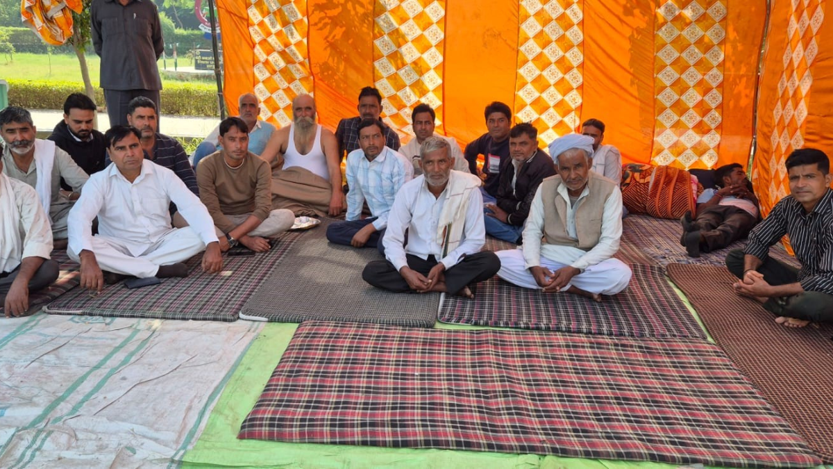 hapur farmers protest unpaid dues spark hunger strike threat