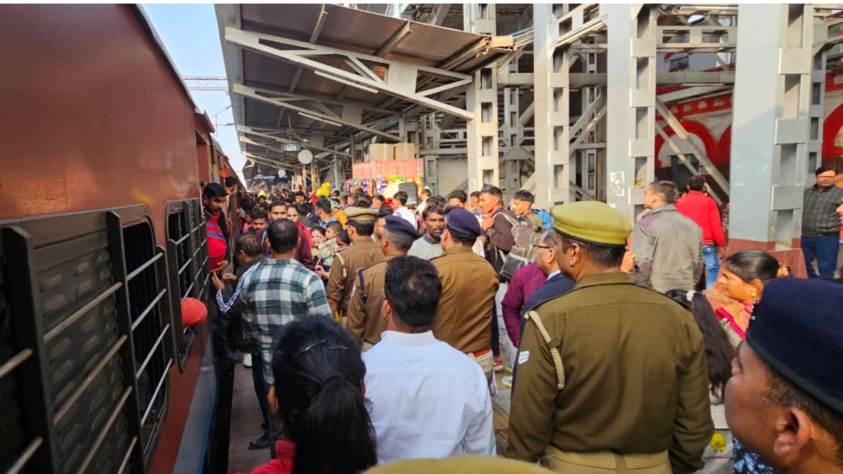 up news search operation in hirakund express in virangana rani lakshmi bai station in jhansi for suspected terrorists four detained