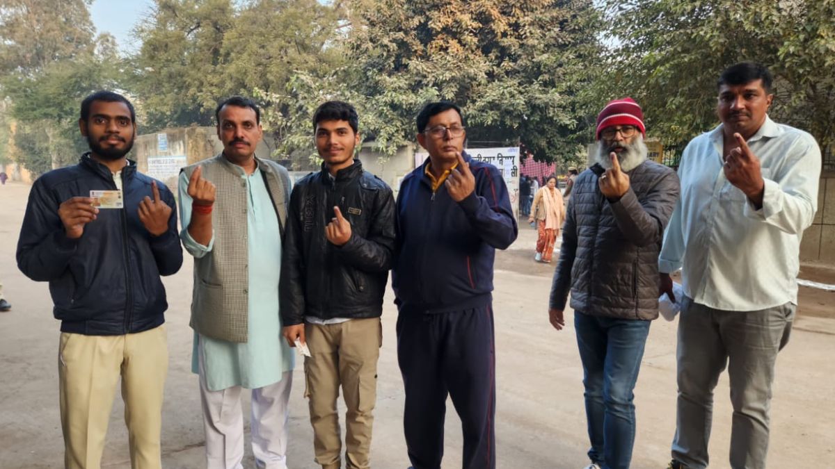 delhi mcd byelection 2025 voting live update on 30 november check 51 candidates contest across 12 wards lb