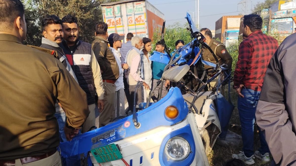 roadways bus accident 6 killed in auto rickshaw collision