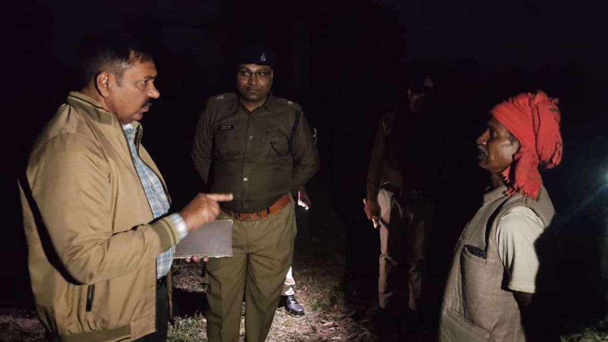 tikamgarh three brothers brutally beaten and then chopped with an axe 4 people including girl seriously injured in dispute