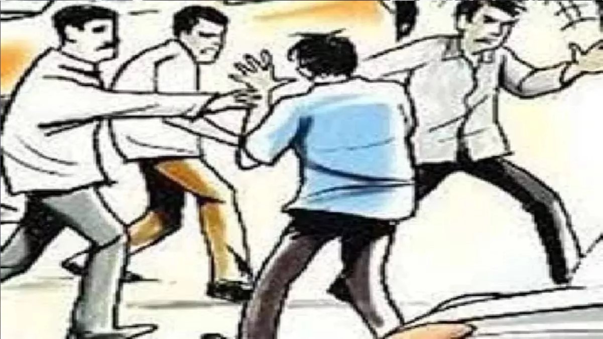 varanasi shopkeepers injured in brawl over old feud
