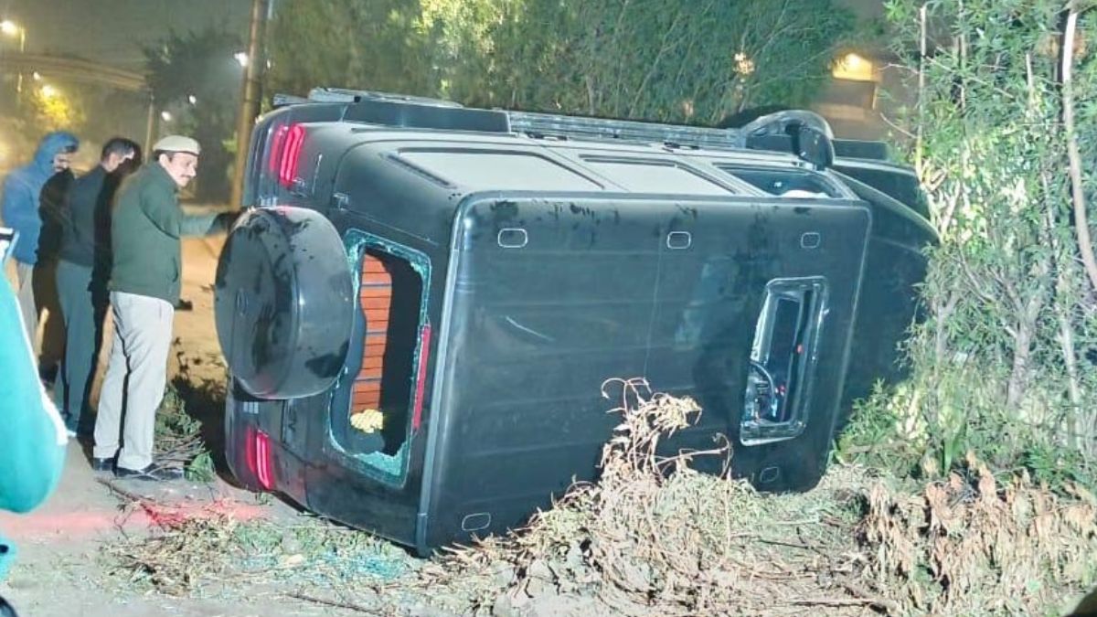 delhi speeding mercedes kills one on nelson mandela road