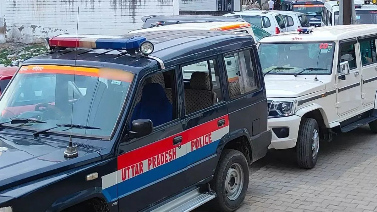 Mathura News: तिलक समारोह में फायरिंग से मच गई खलबली, दो पुलिसकर्मी सहित चार घायल
