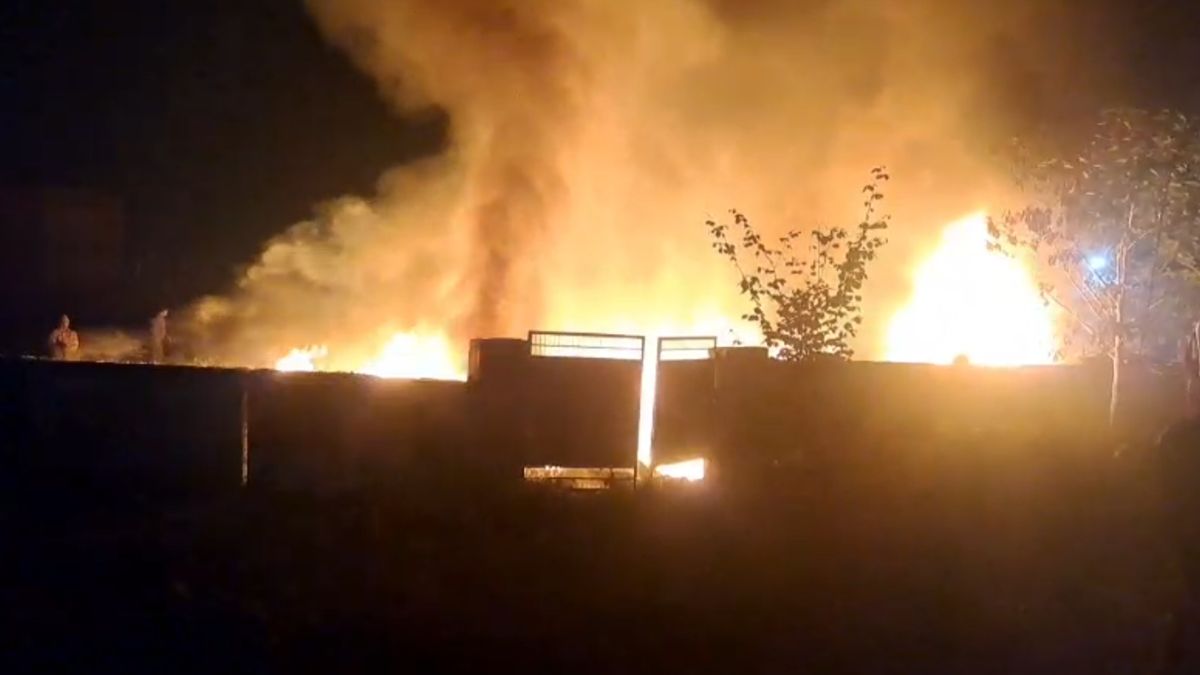 fire at scrap warehouse near ntpc raebareli goods destroyed