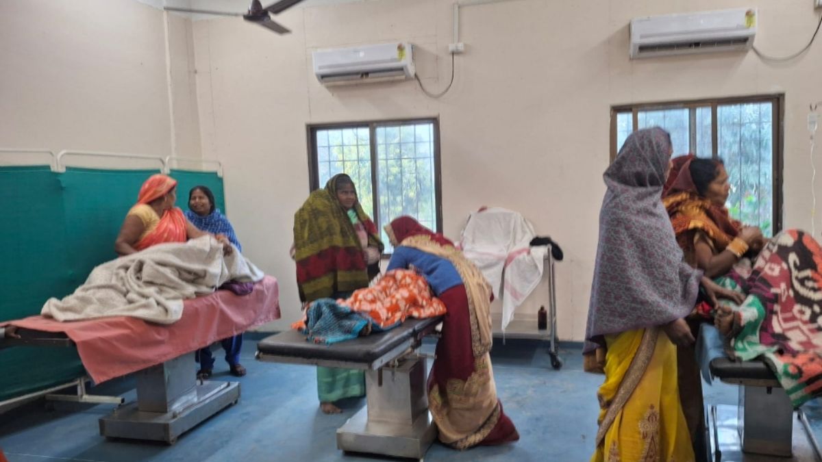 uncontrolled pickup truck injures 6 in siwan