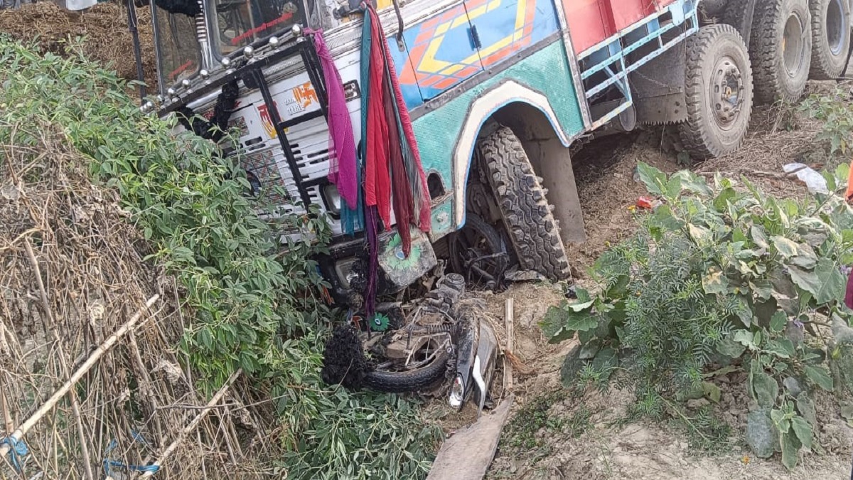 darbhanga truck accident one dead two injured as truck rams into tea stall