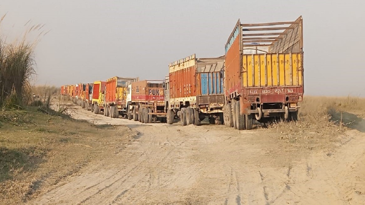 illegal mining is taking place in the piprasi police station area of west champaran mla complains to the dm