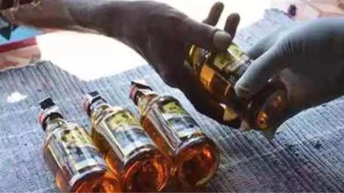 bihar illegal liquor supply busted two arrested in delhi