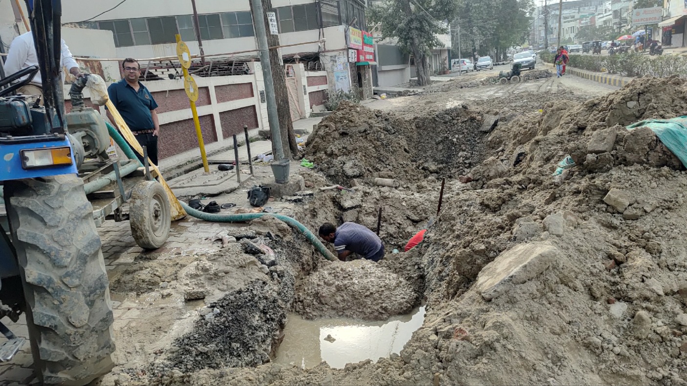 water supply disrupted in meerut due to pipeline breakage