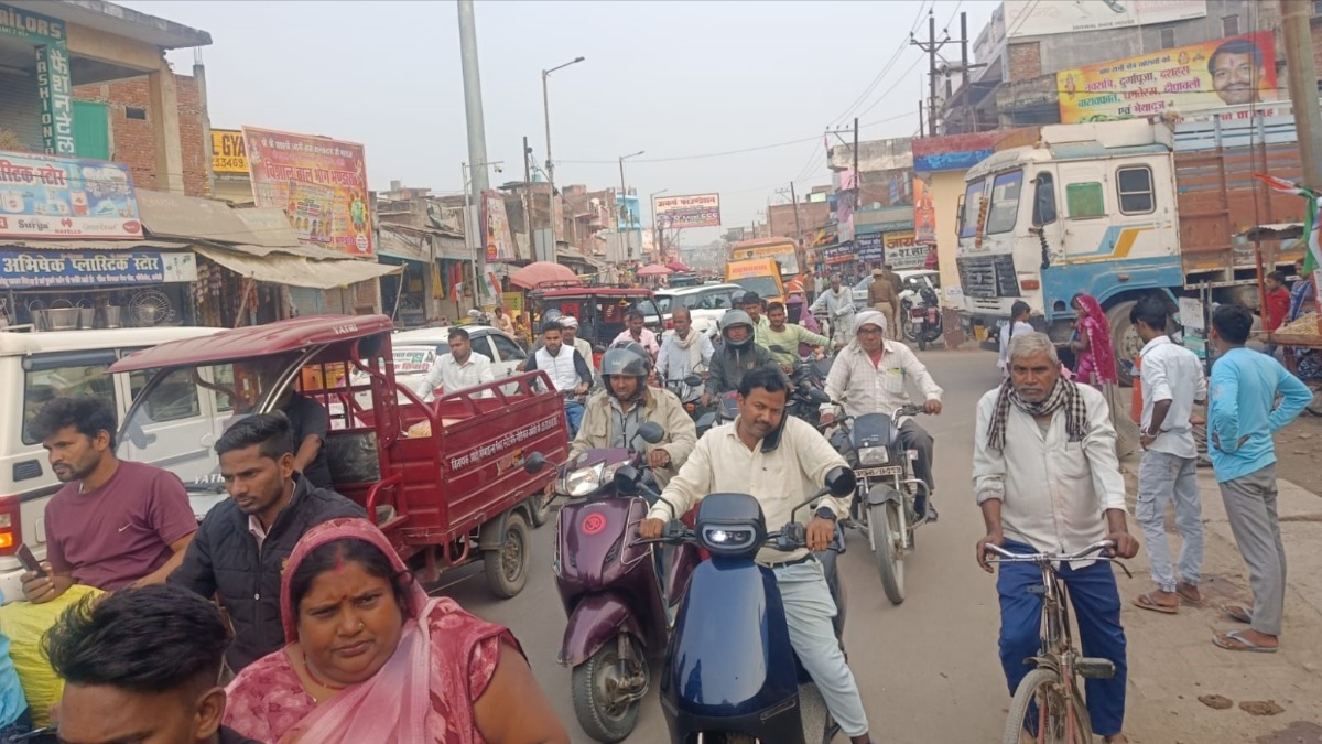 amethi encroachment crisis footpaths vanish traffic jams worsen