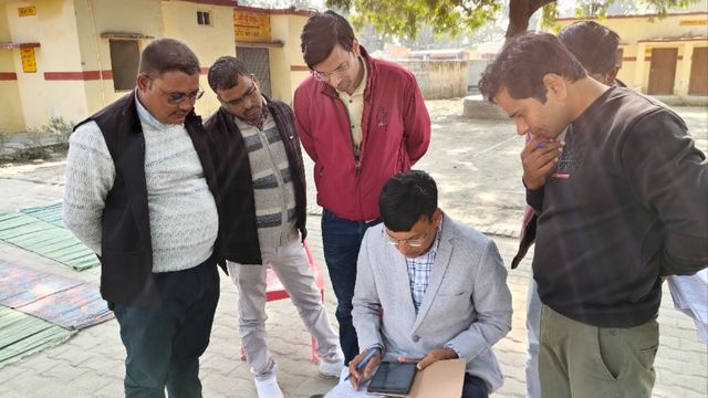 SIR in UP: वर्ष 2003 के बाद आई बहुएं मायके का नहीं दे पा रही विवरण, BLO के फोन के बाद भी नहीं मिल रही ये जानकारी

