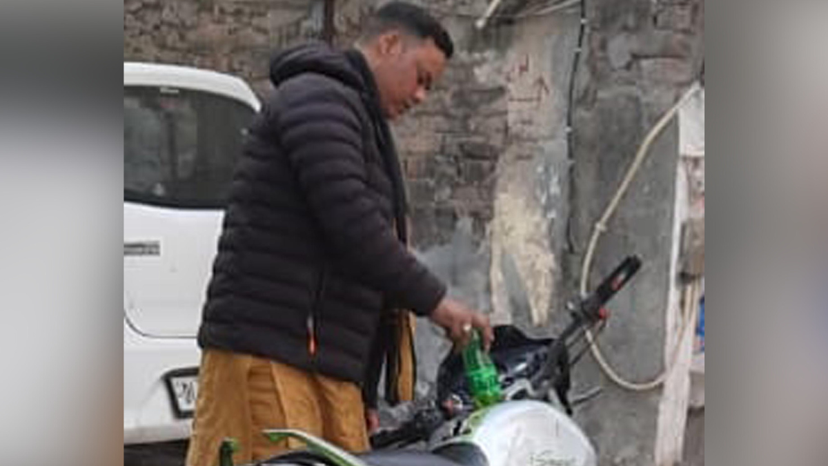 illegal petrol sales in delhi a hazard in residential areas