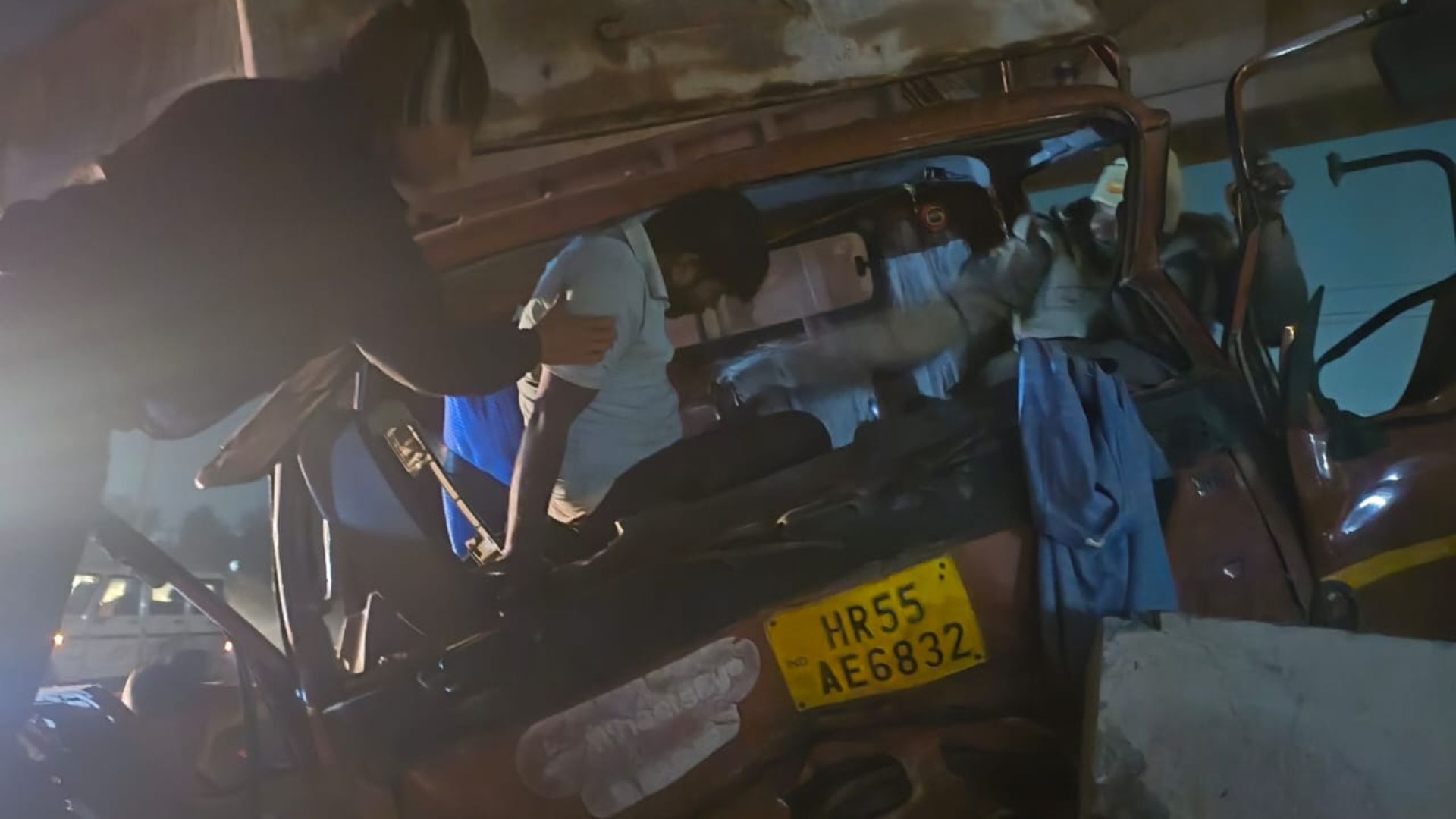 gurugram canter hits parked truck in imt manesar two injured