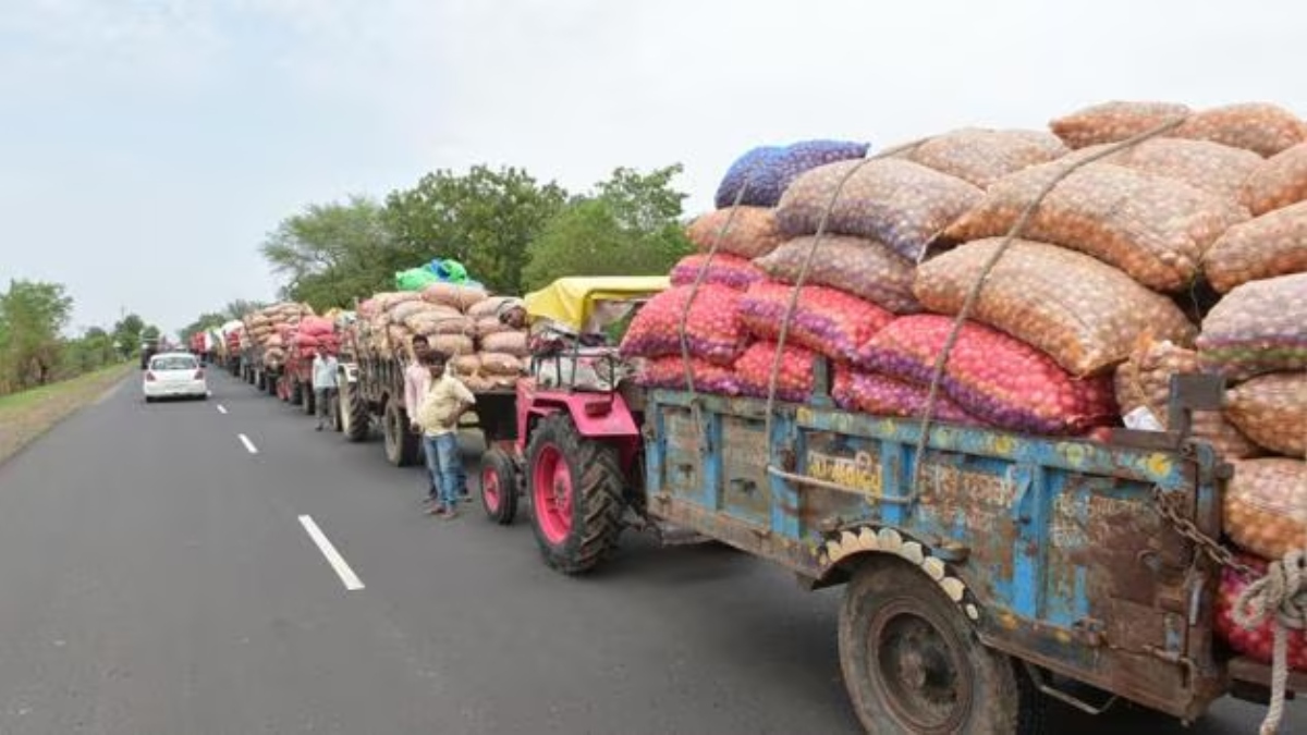 thousands of farmers from several districts took to the streets in dhar