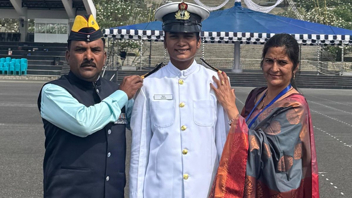 himachal pradesh mandi simran become lieutenant in navy give up lakhs rupees package for army