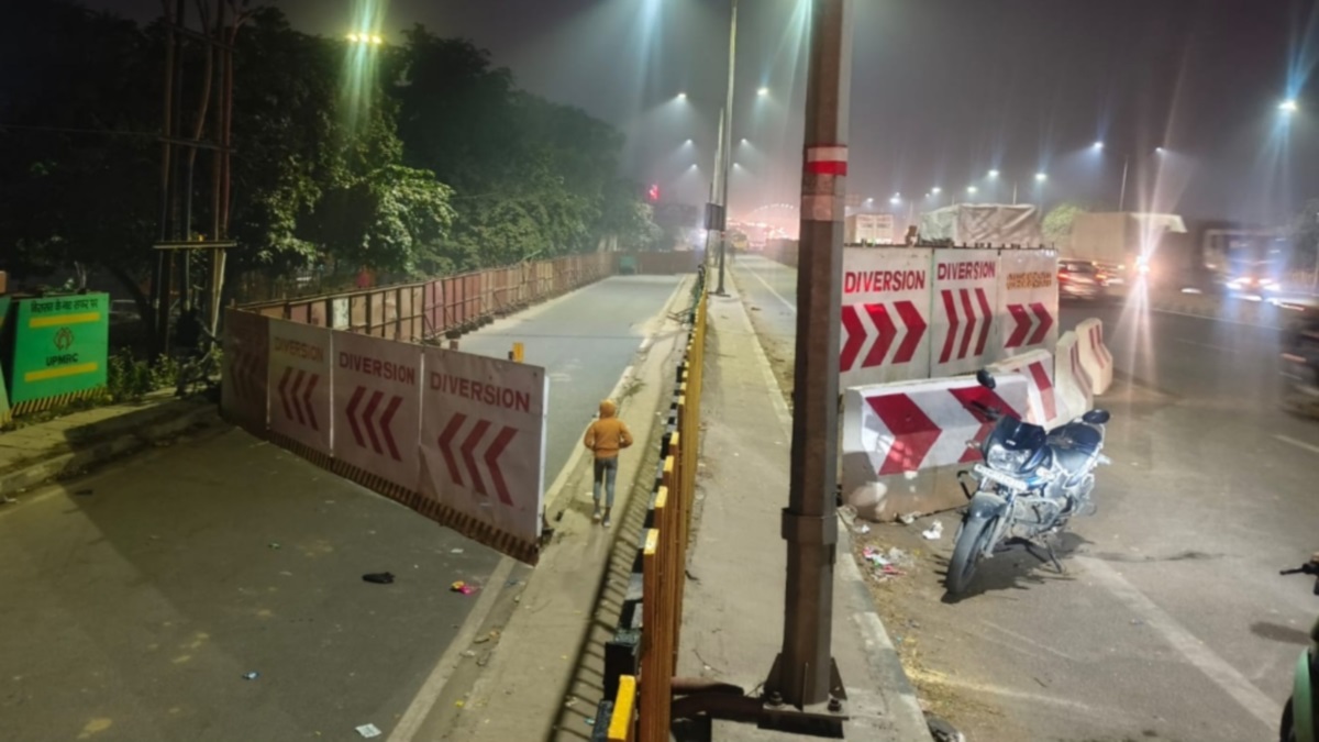 agra metro construction service road closed traffic disrupted