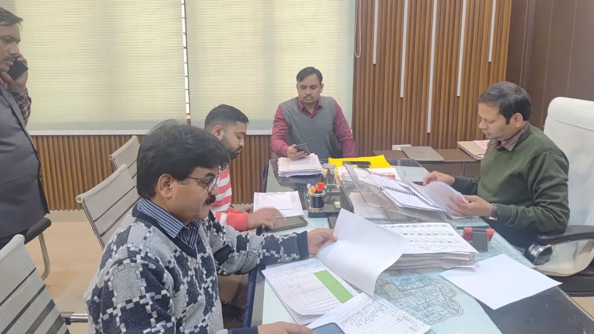 eta fever outbreak 4 deaths 200 sick in akbarpur